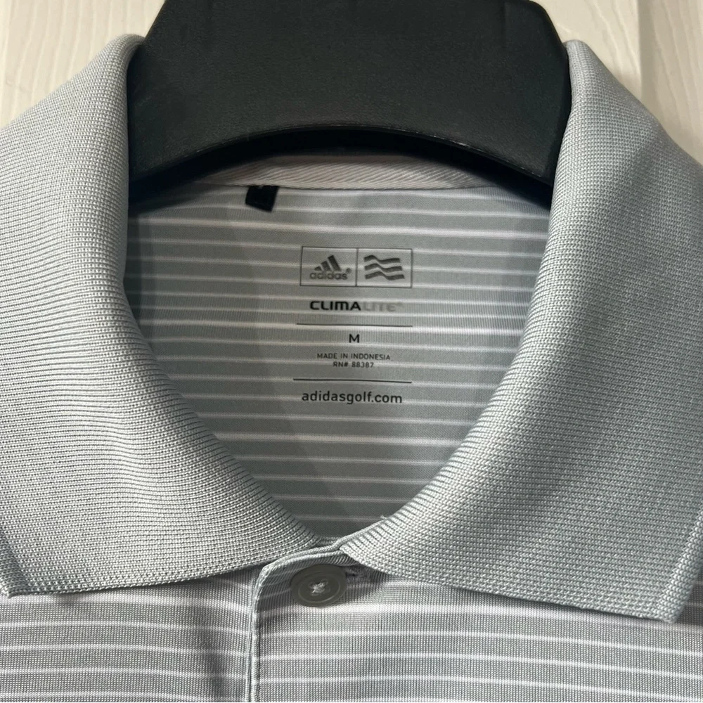 Adidas Men’s M Light Gray Striped ClimaLite Golf Polo Shirt with logo activewear